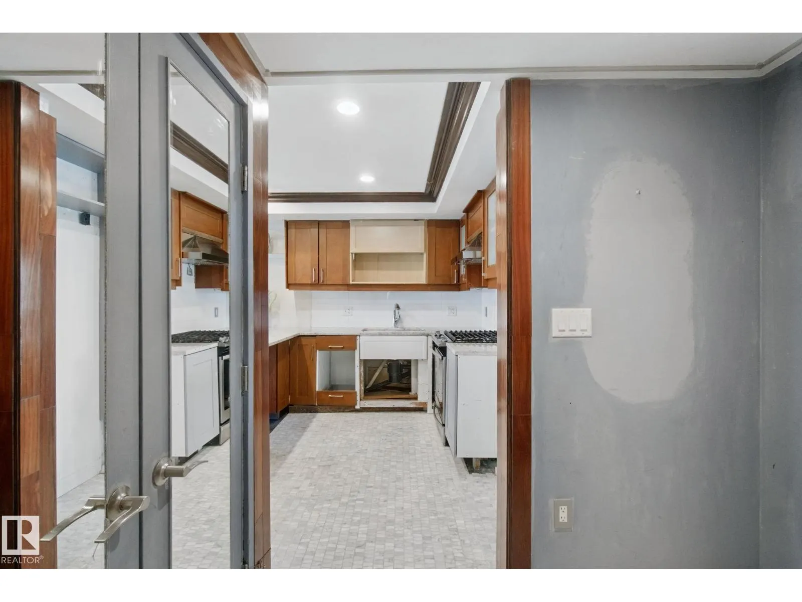 #1502 9720 106 ST NW