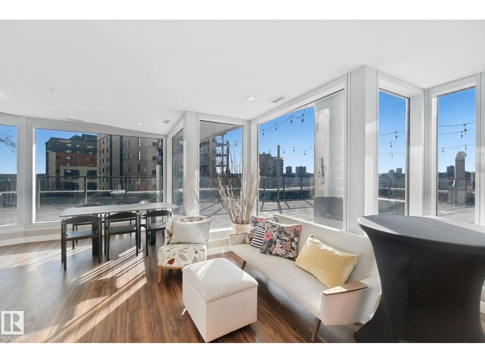 #1502 9720 106 ST NW
