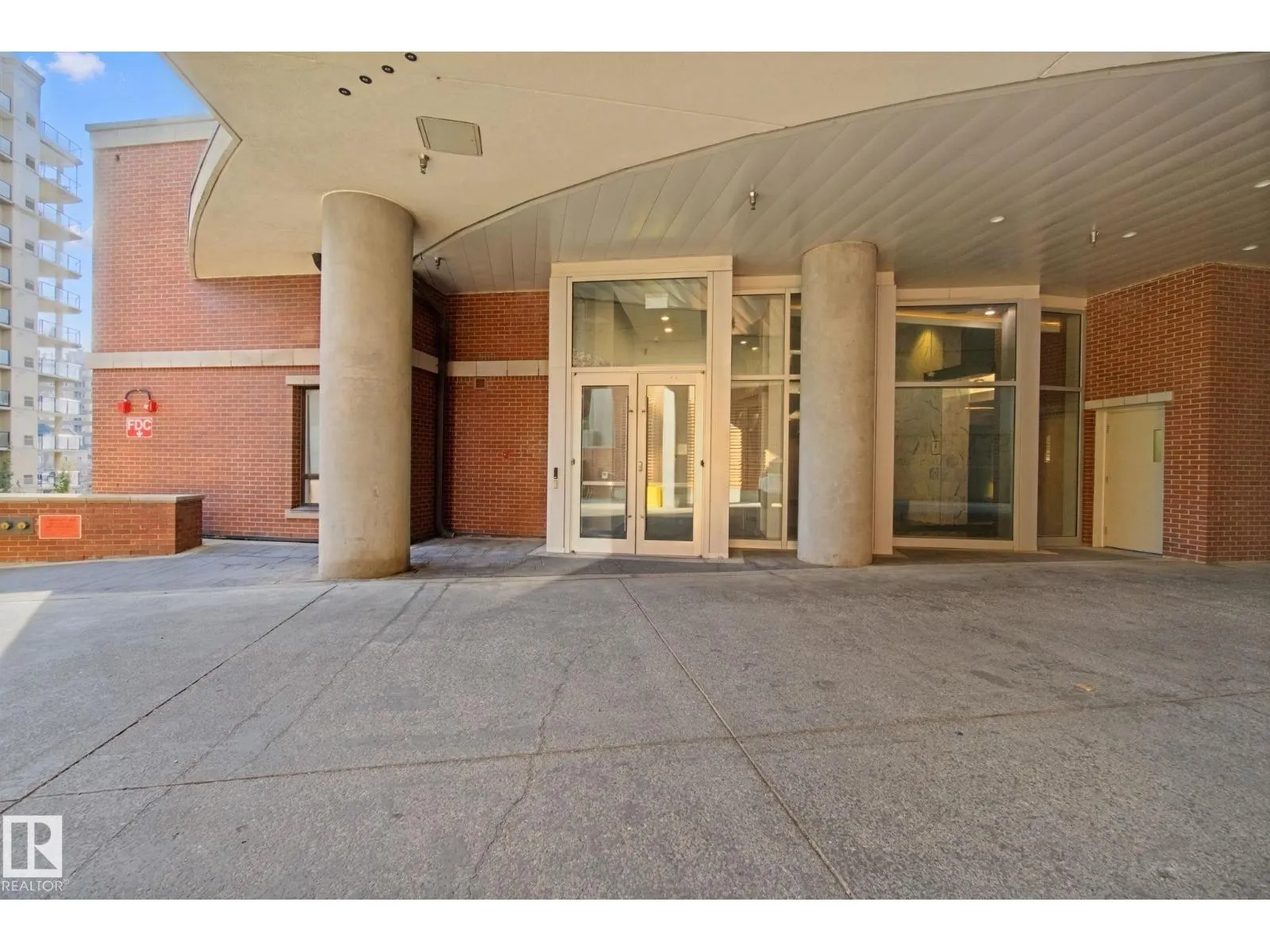 #1502 9720 106 ST NW