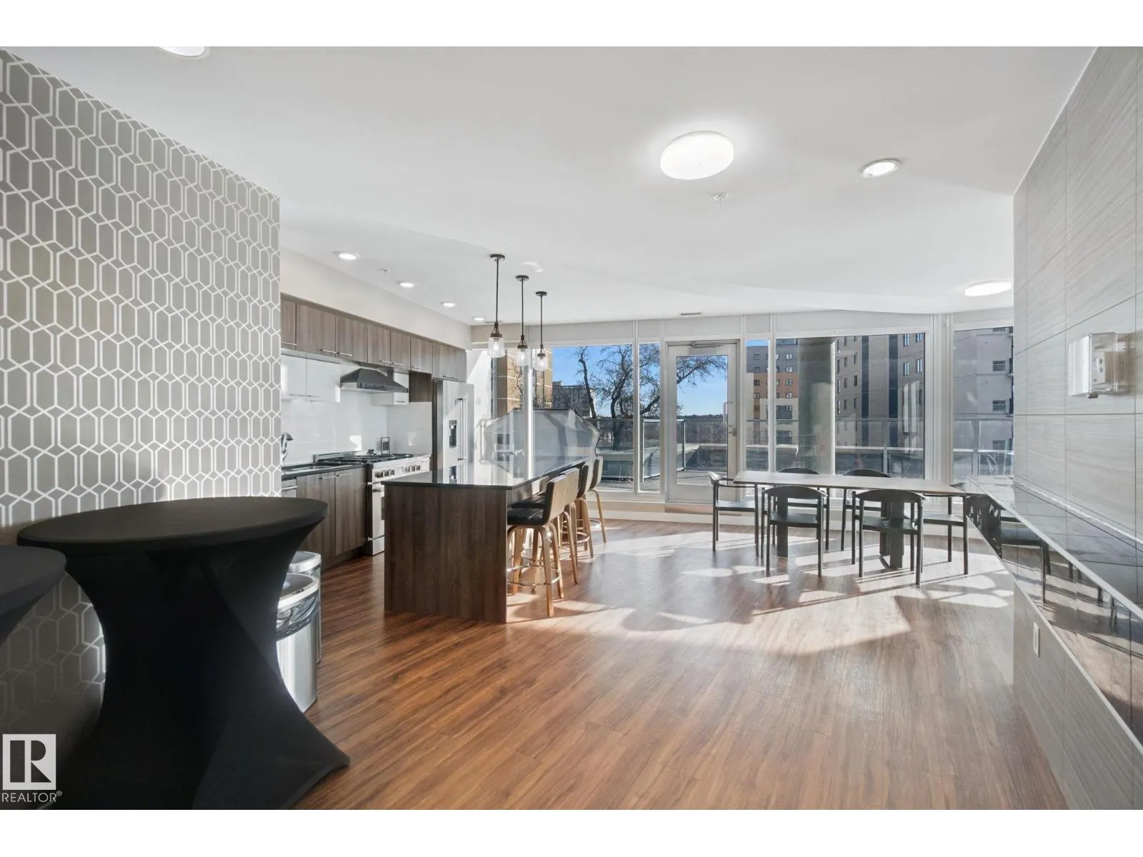 #1502 9720 106 ST NW