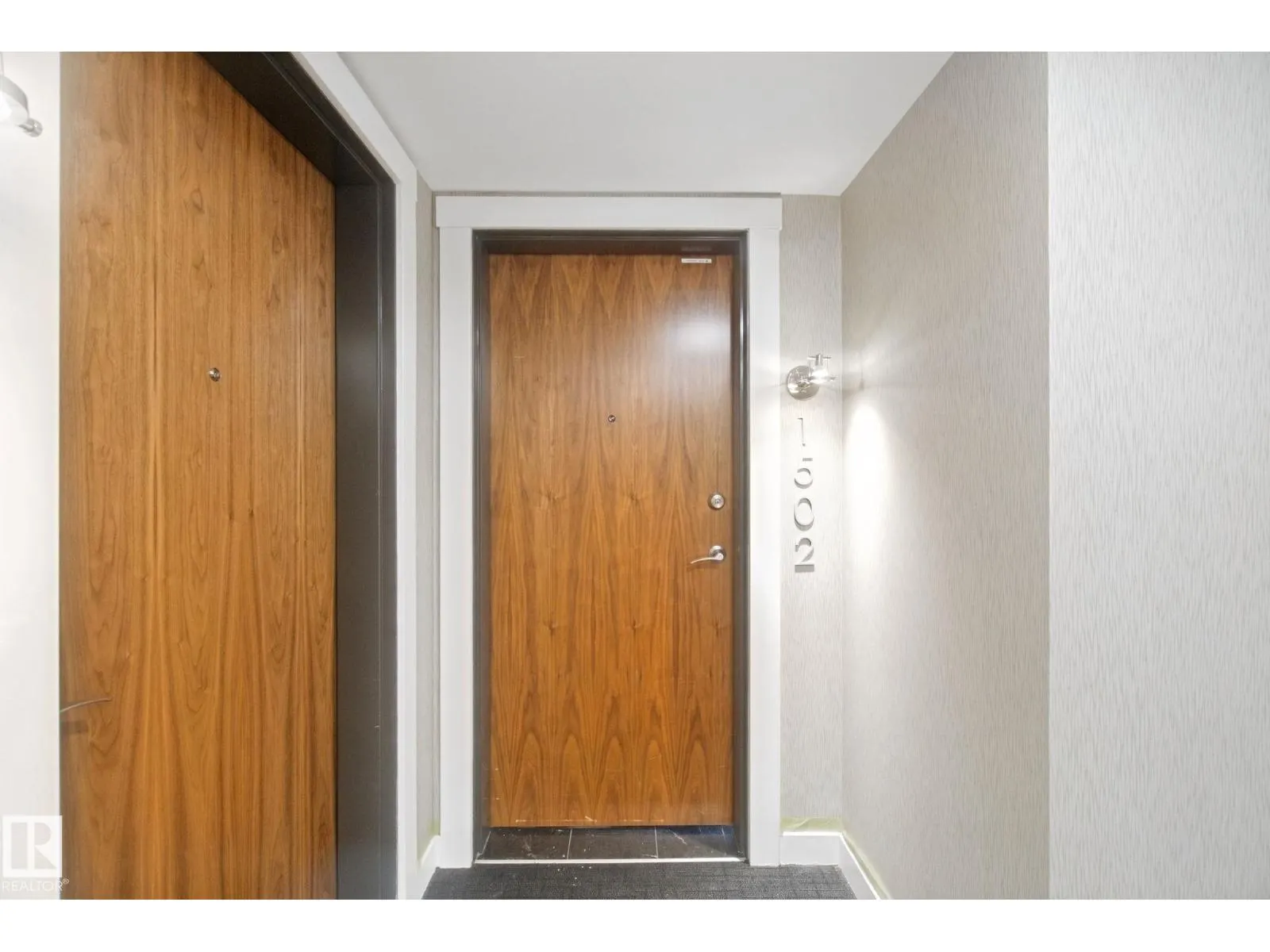 #1502 9720 106 ST NW