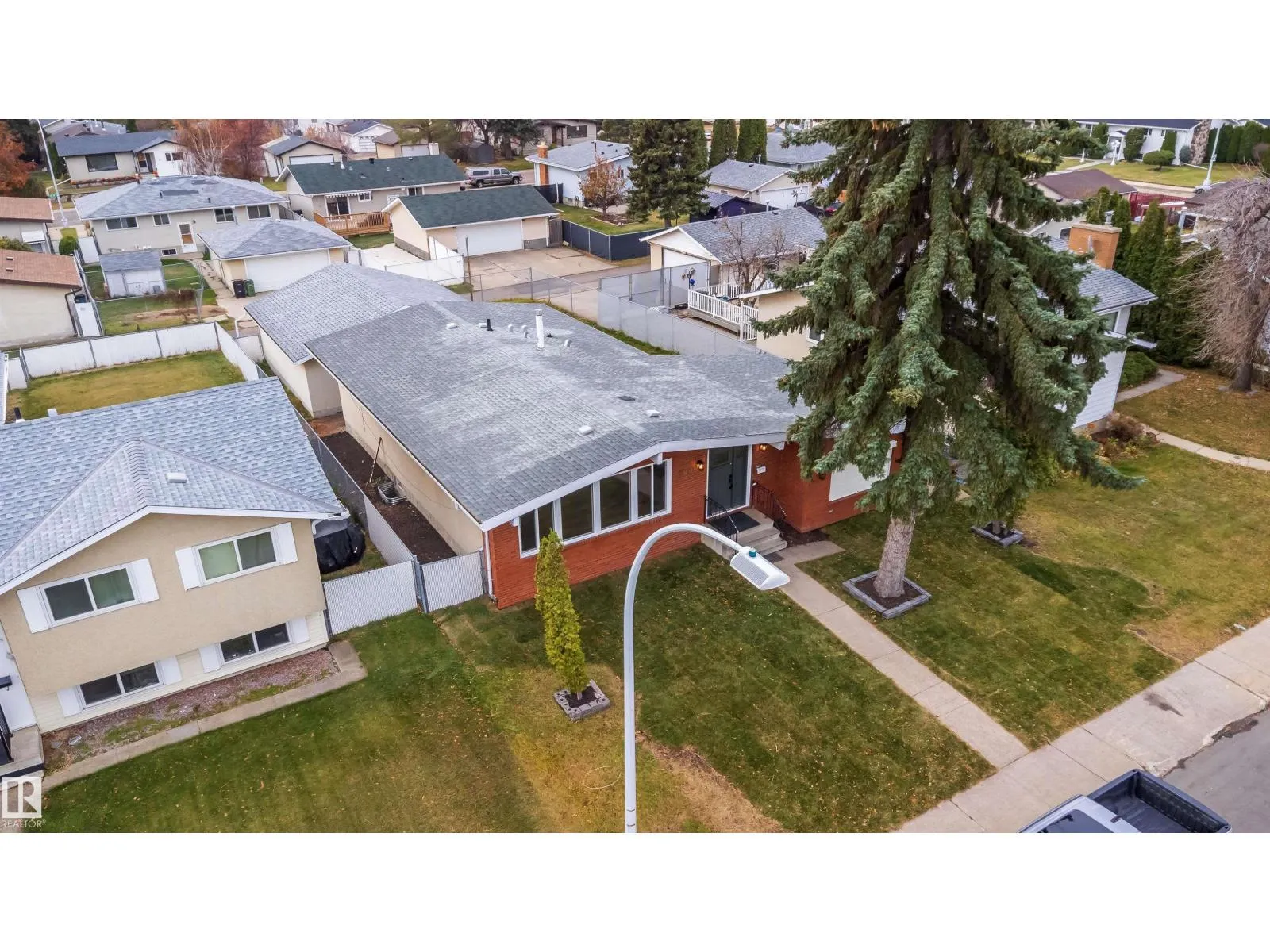 7807 144 AV NW