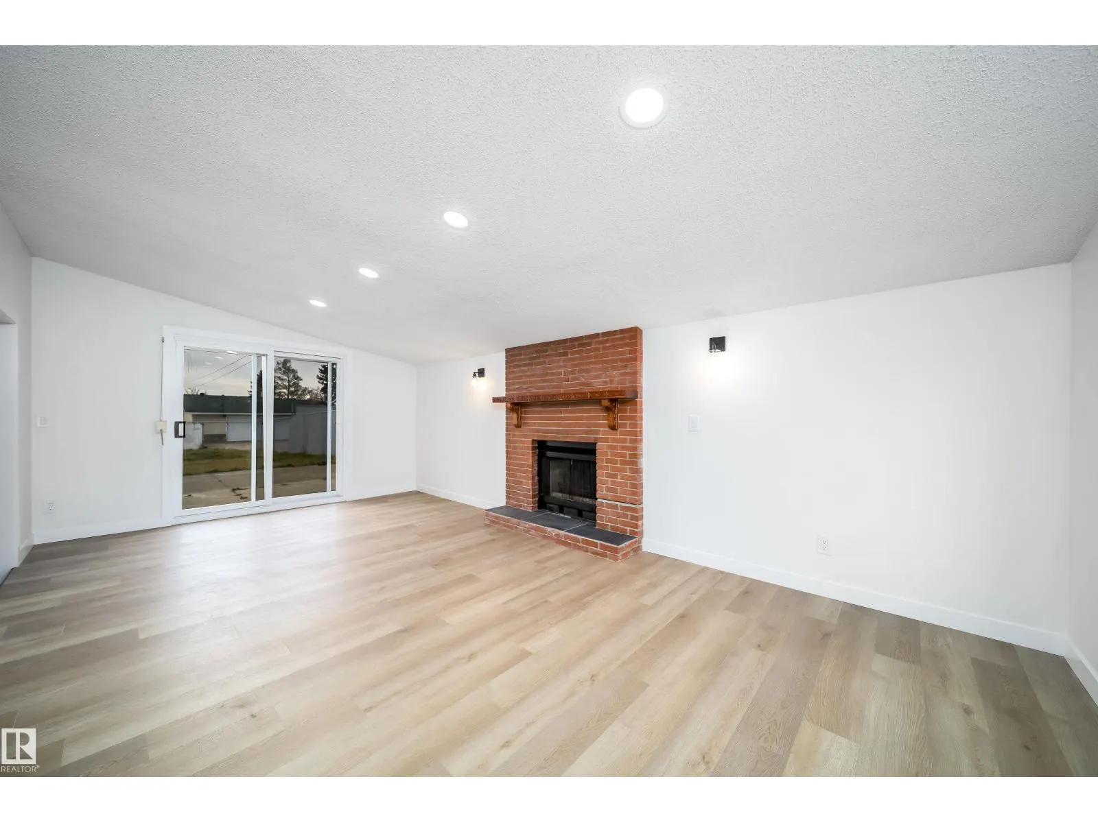 7807 144 AV NW