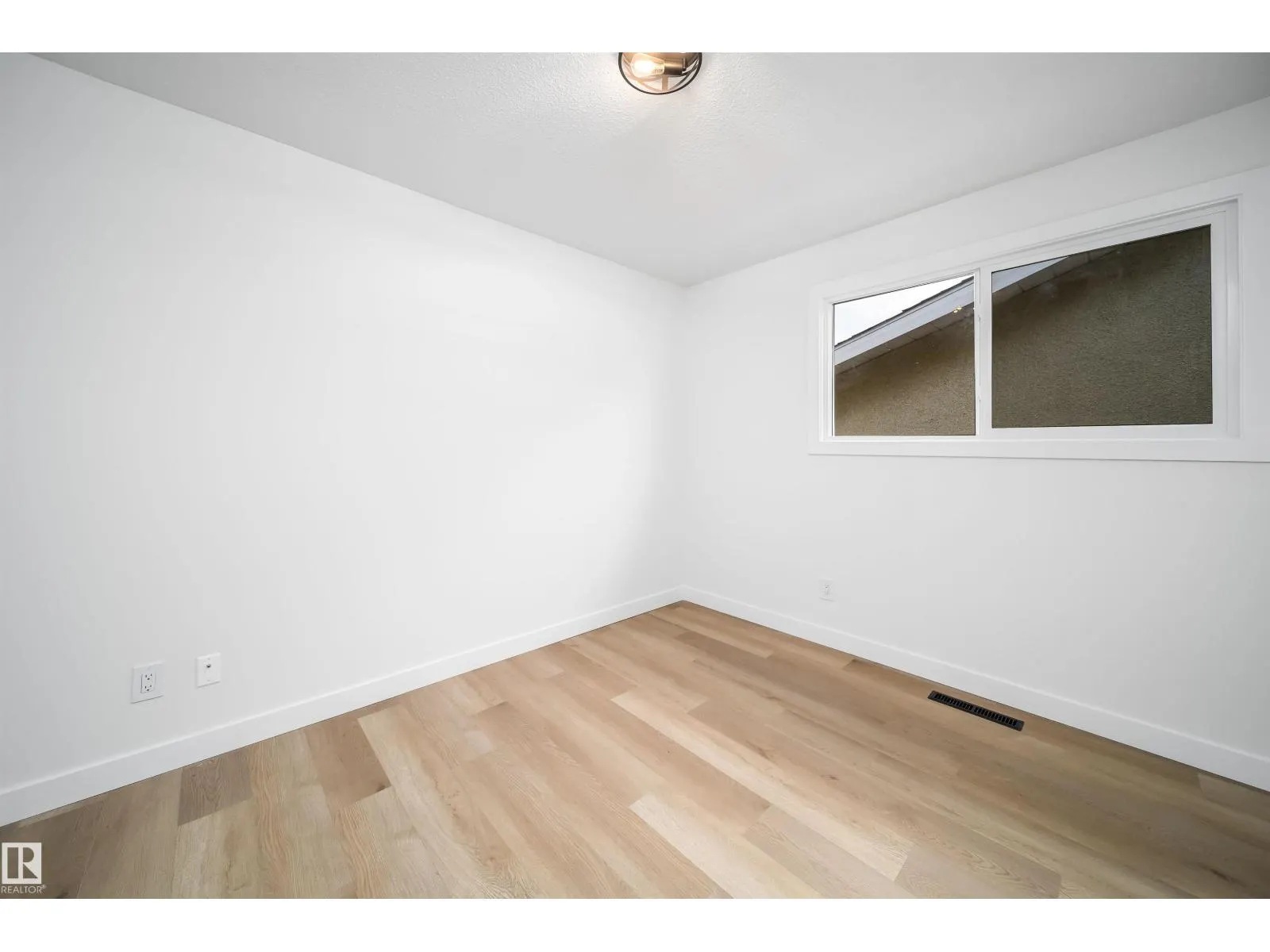 7807 144 AV NW