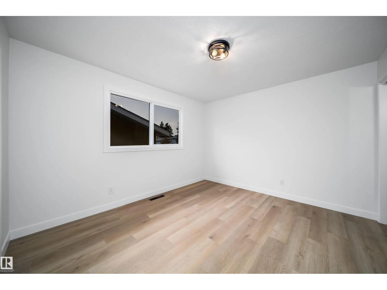 7807 144 AV NW