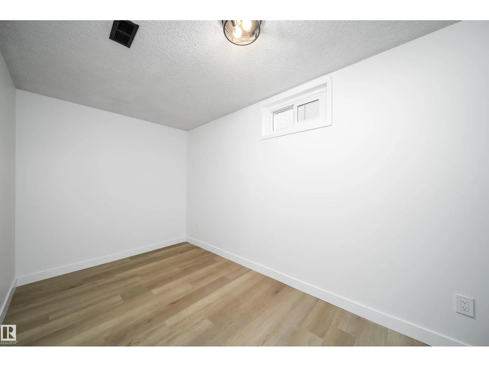 7807 144 AV NW