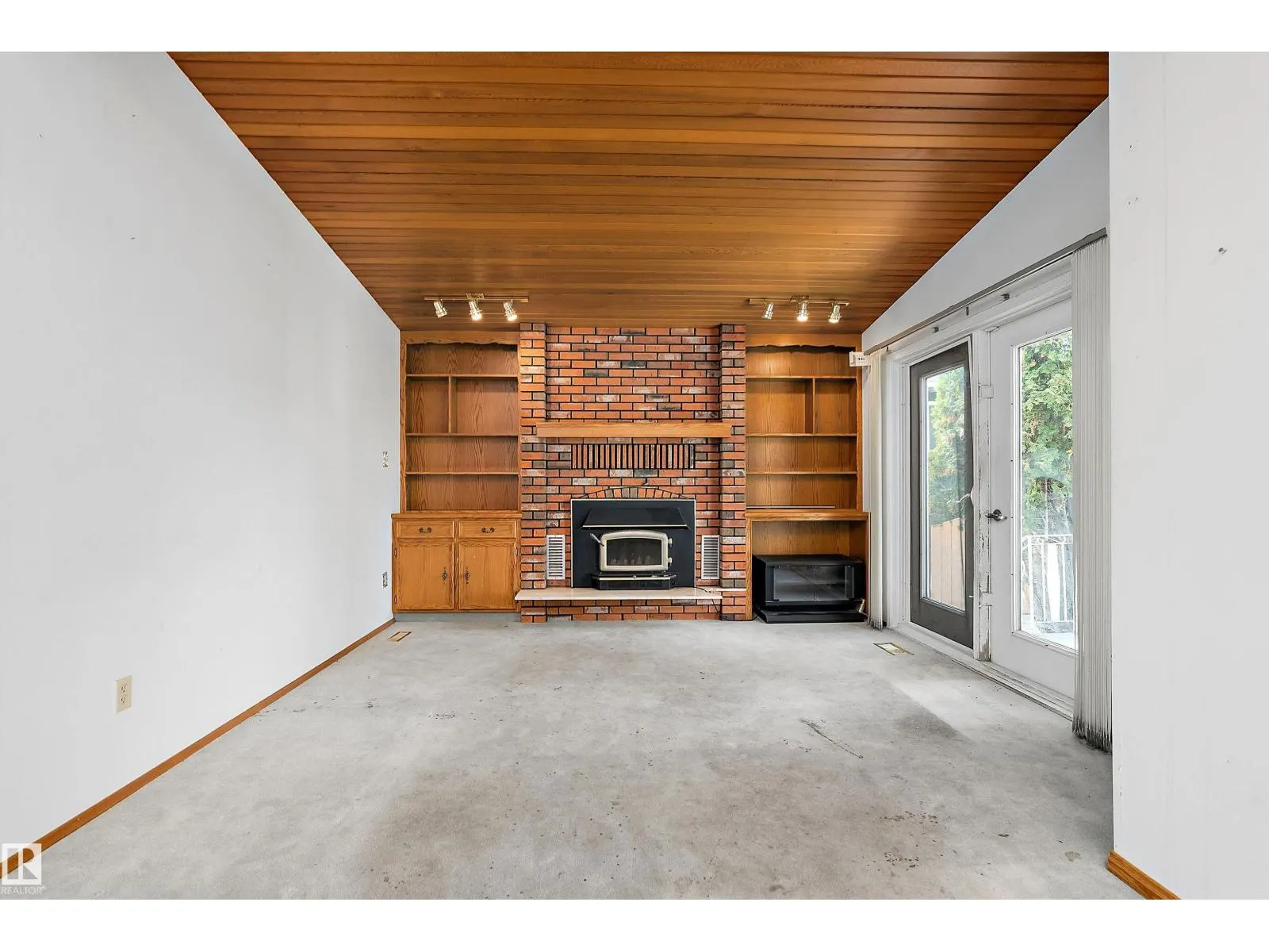 16132 98 ST NW