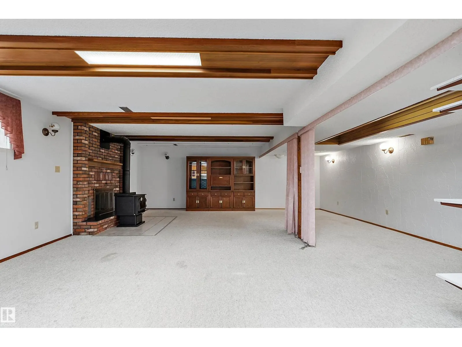 16132 98 ST NW
