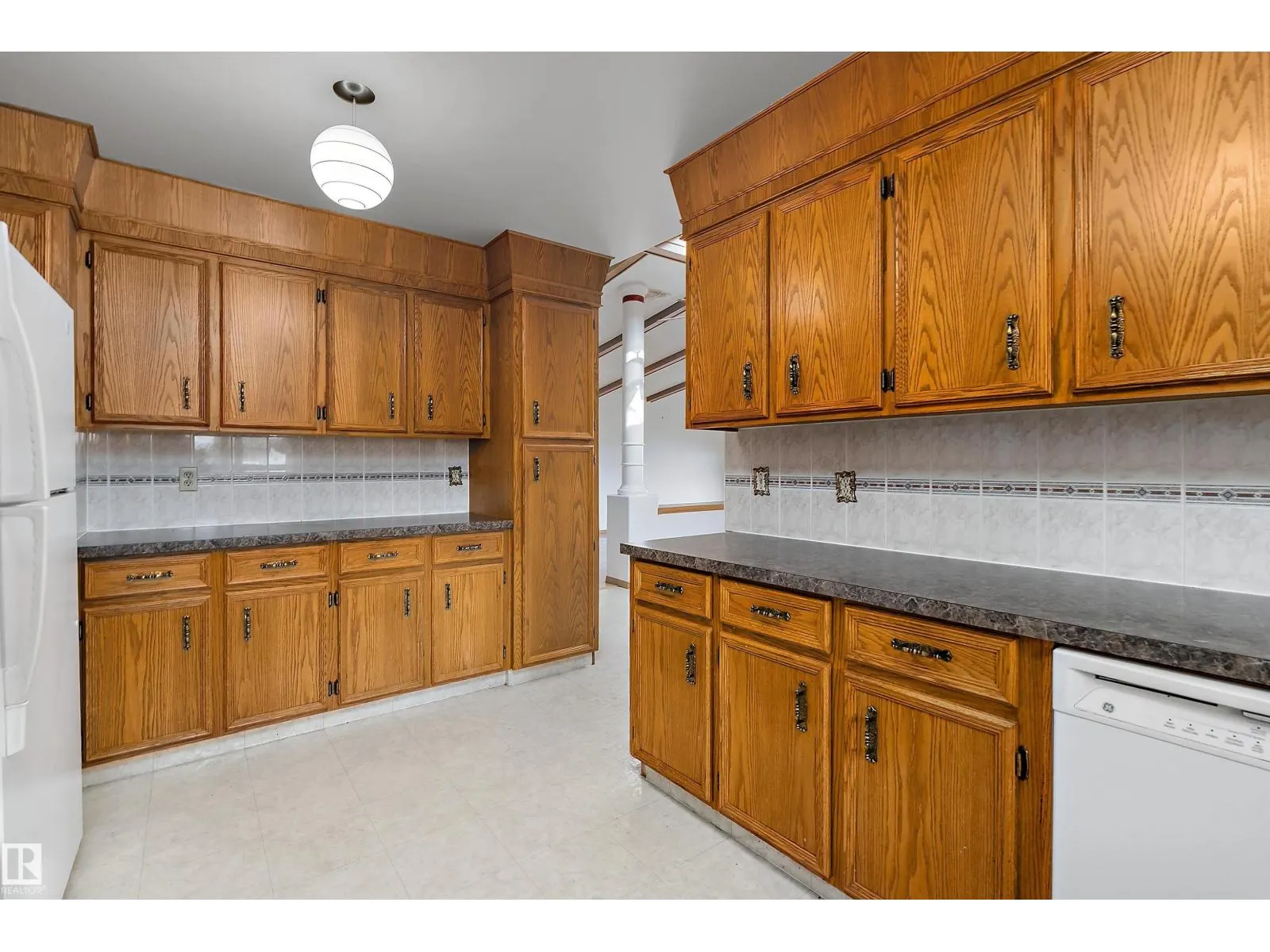 16132 98 ST NW
