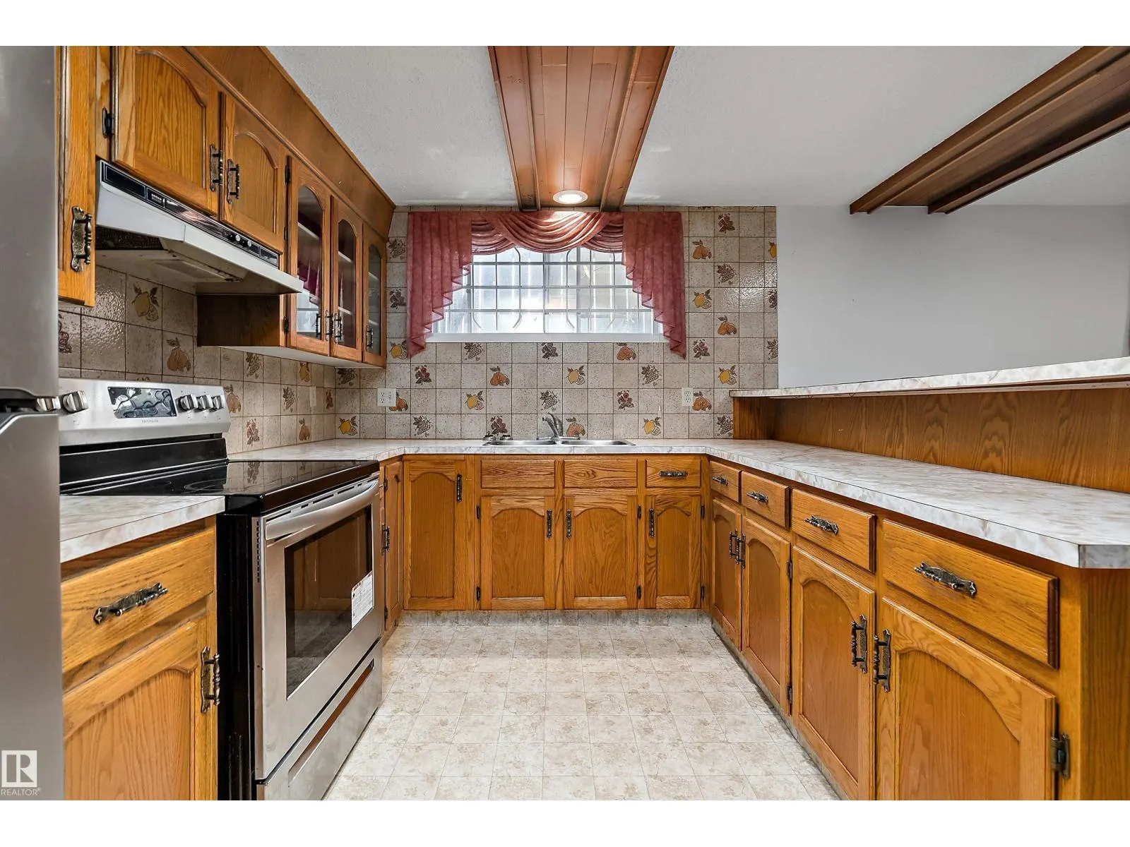 16132 98 ST NW