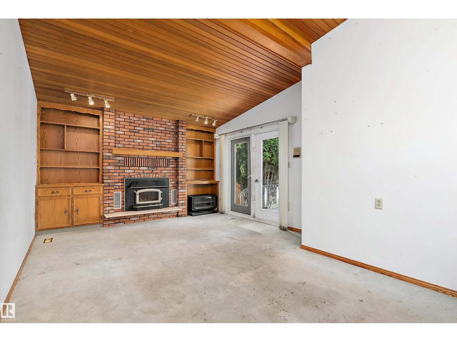 16132 98 ST NW