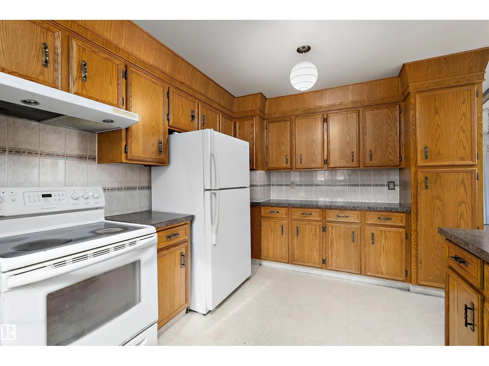 16132 98 ST NW