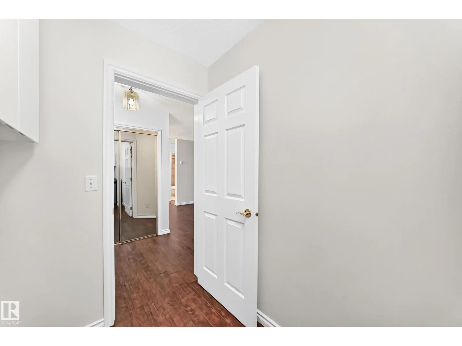 #109 10945 21 AV NW