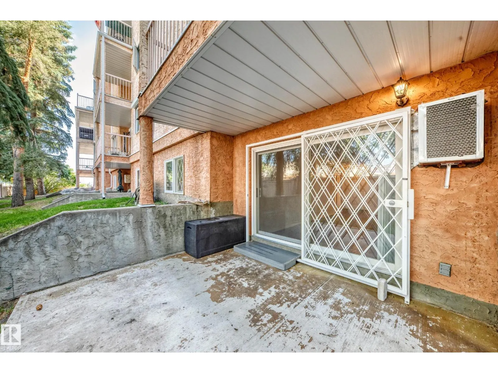 #109 10945 21 AV NW