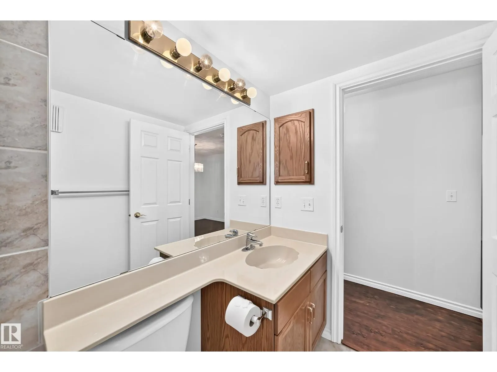 #109 10945 21 AV NW