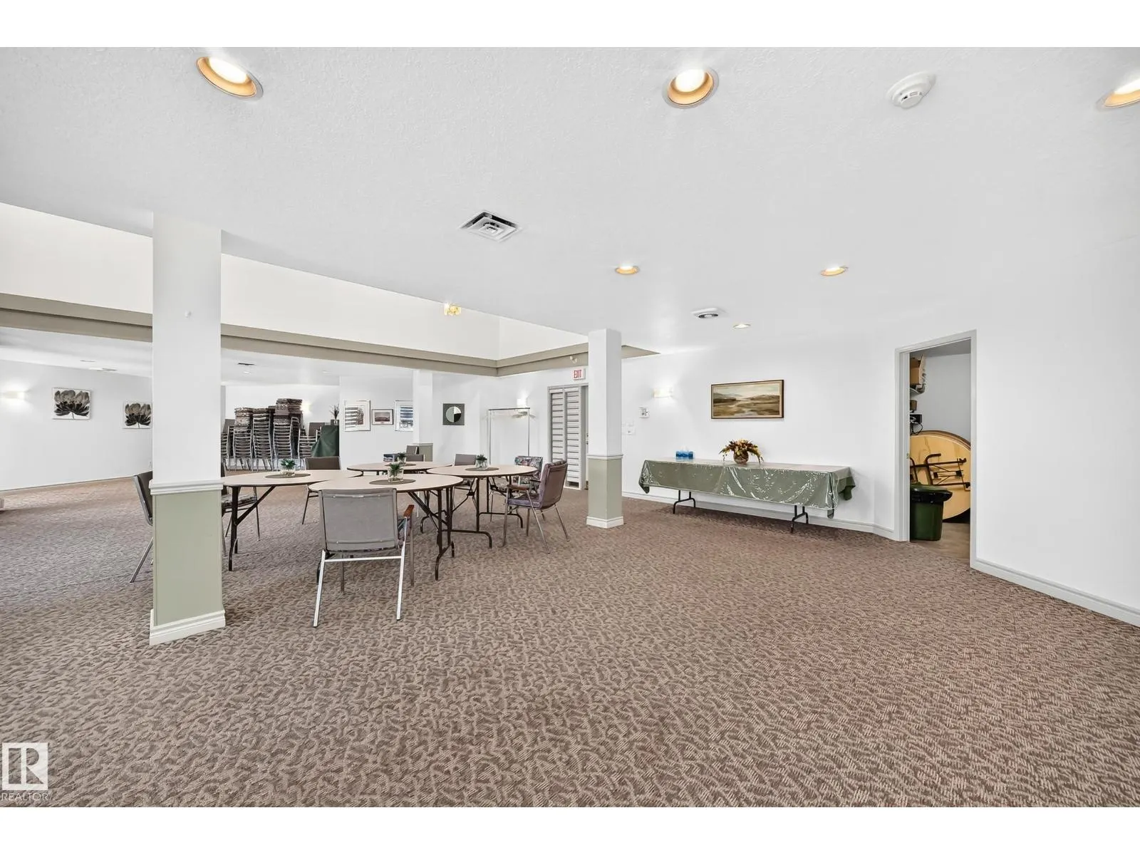 #109 10945 21 AV NW