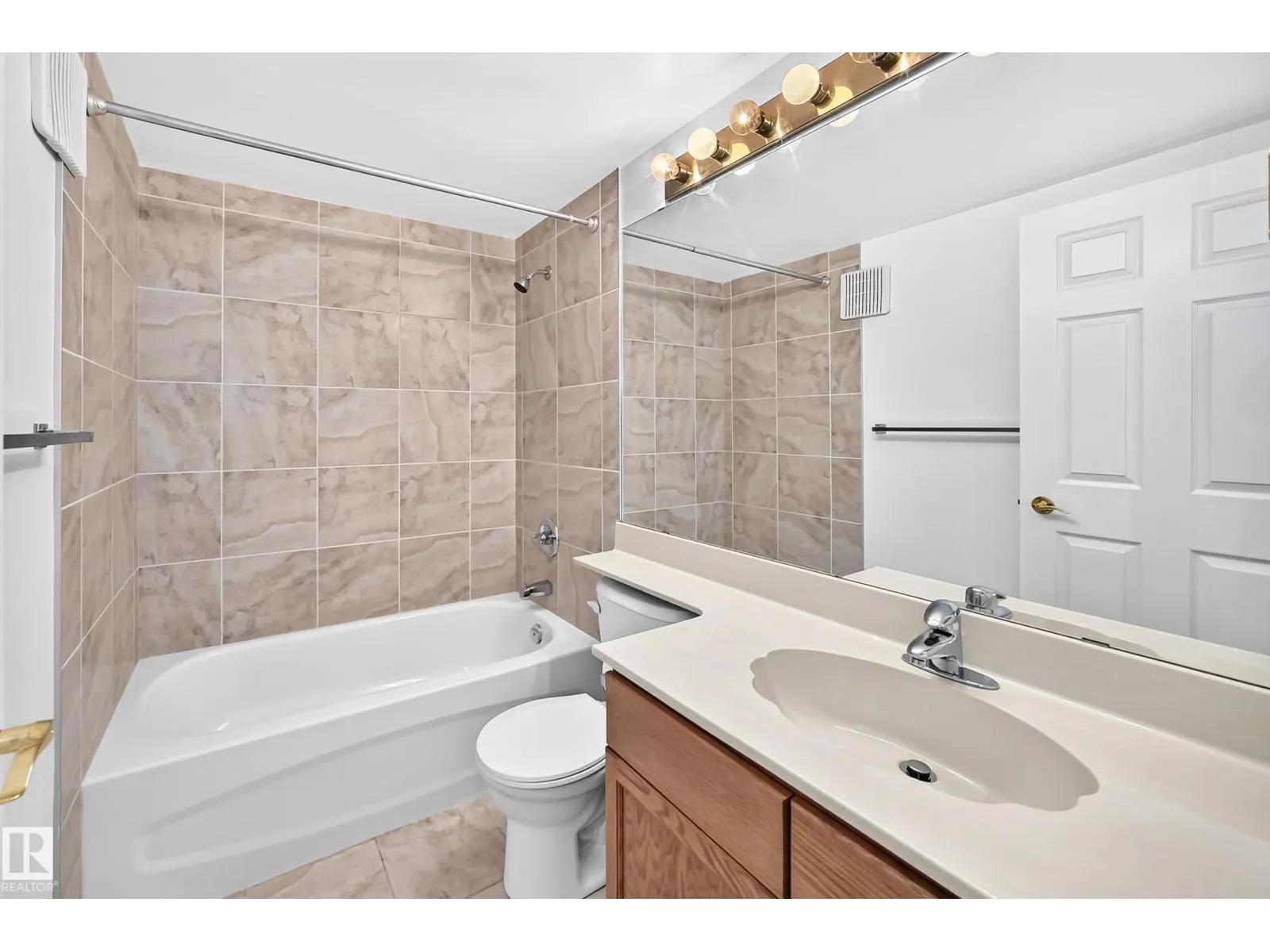 #109 10945 21 AV NW