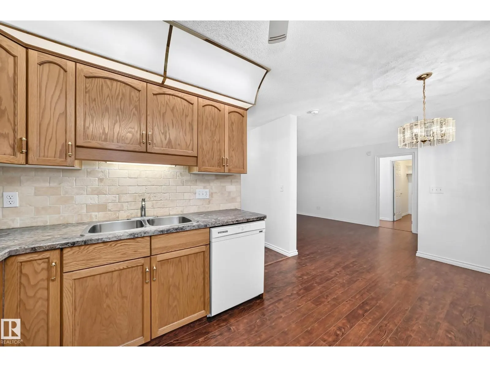 #109 10945 21 AV NW