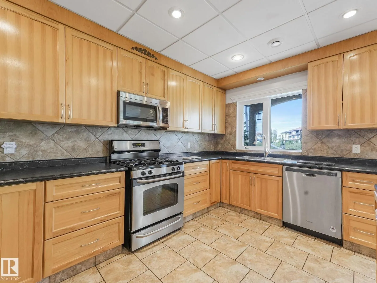 7504 161A AV NW
