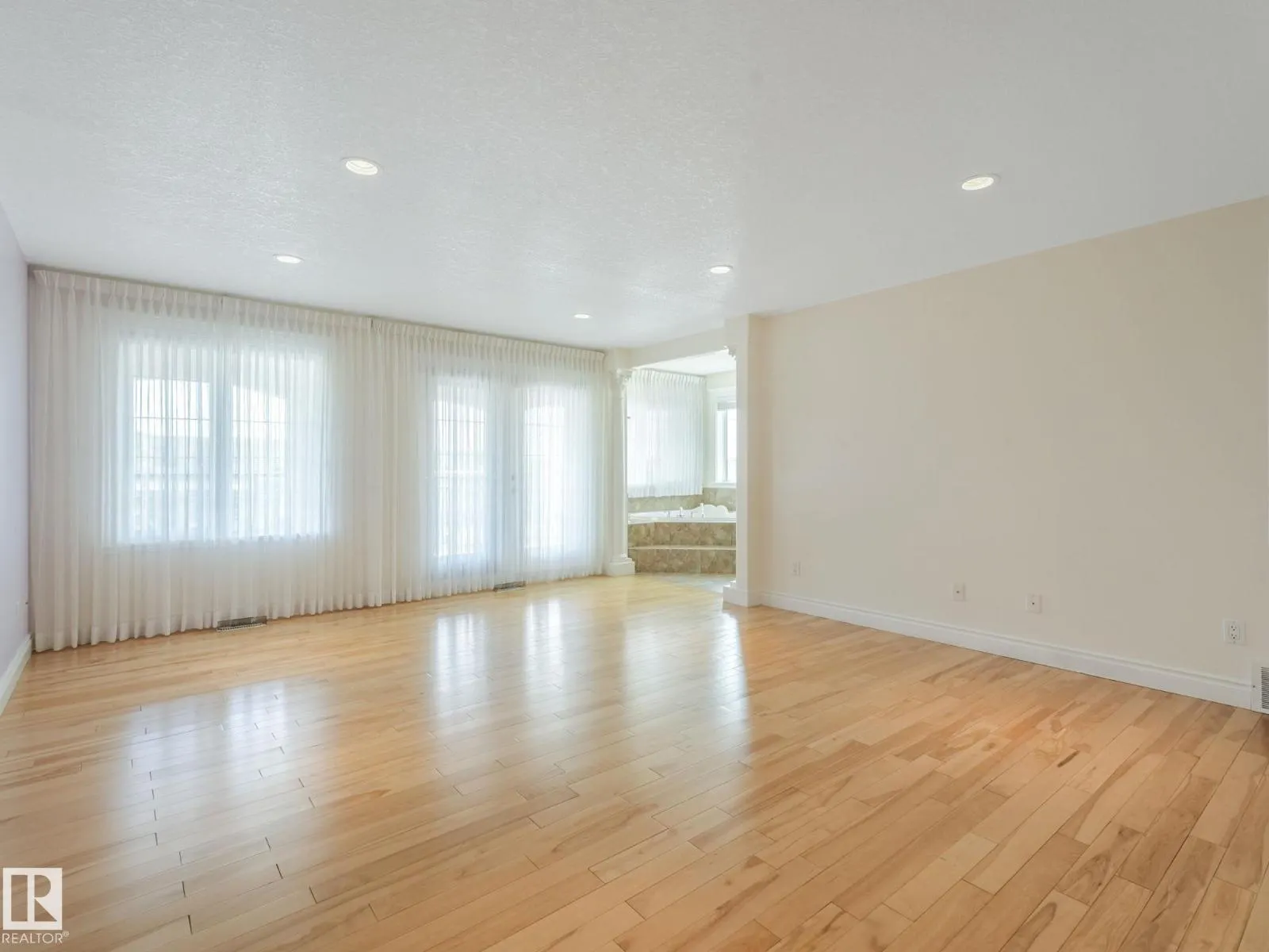 7504 161A AV NW
