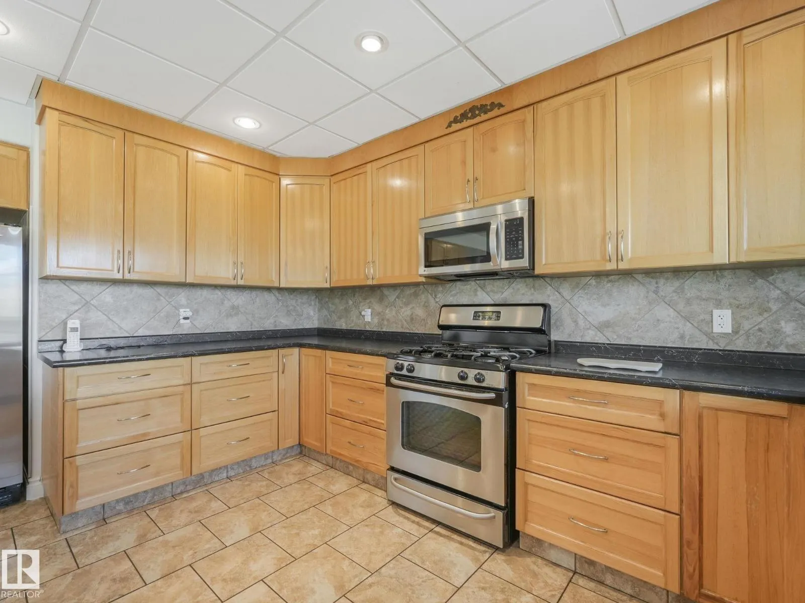 7504 161A AV NW