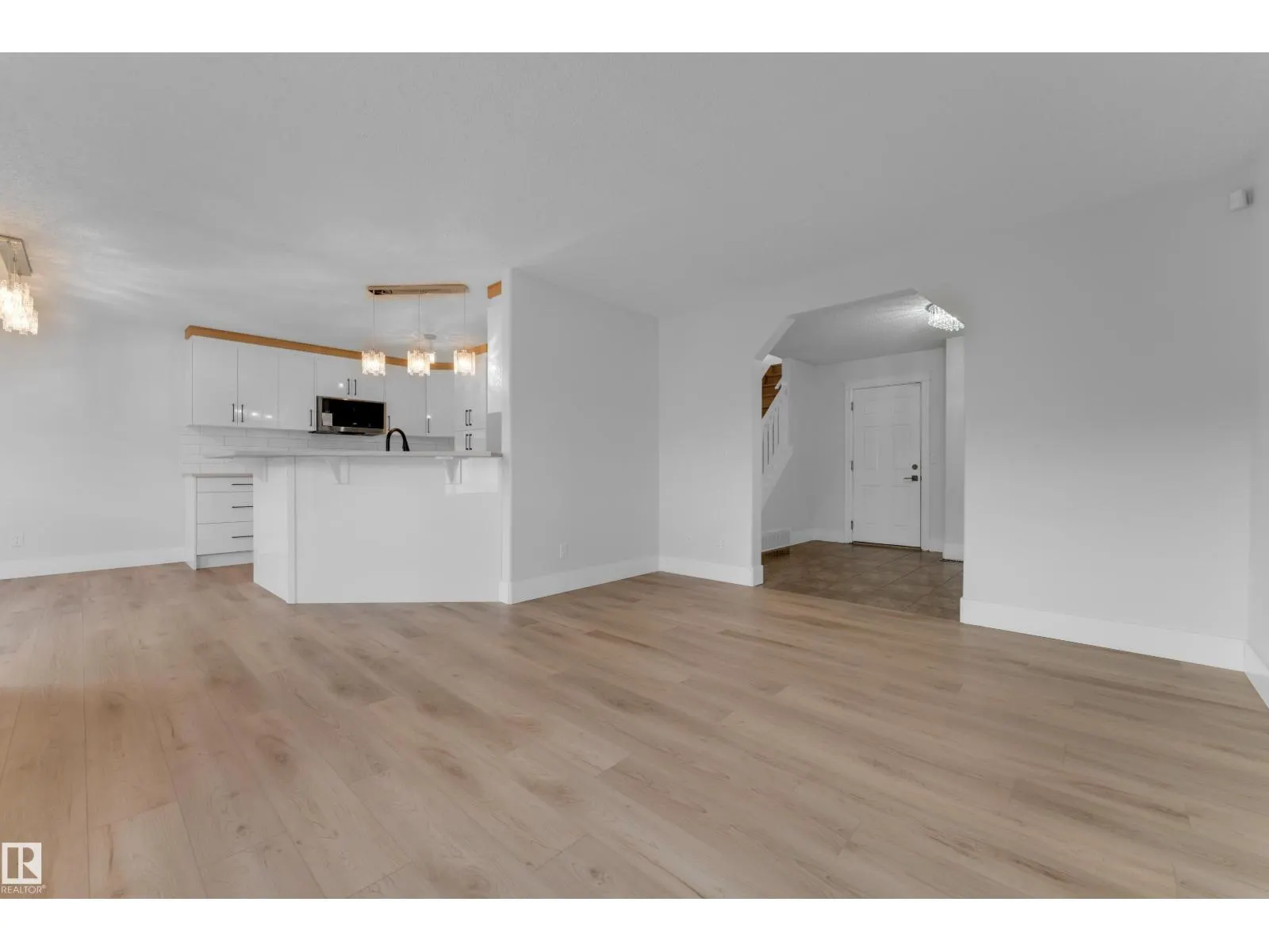 3003 25 AV NW