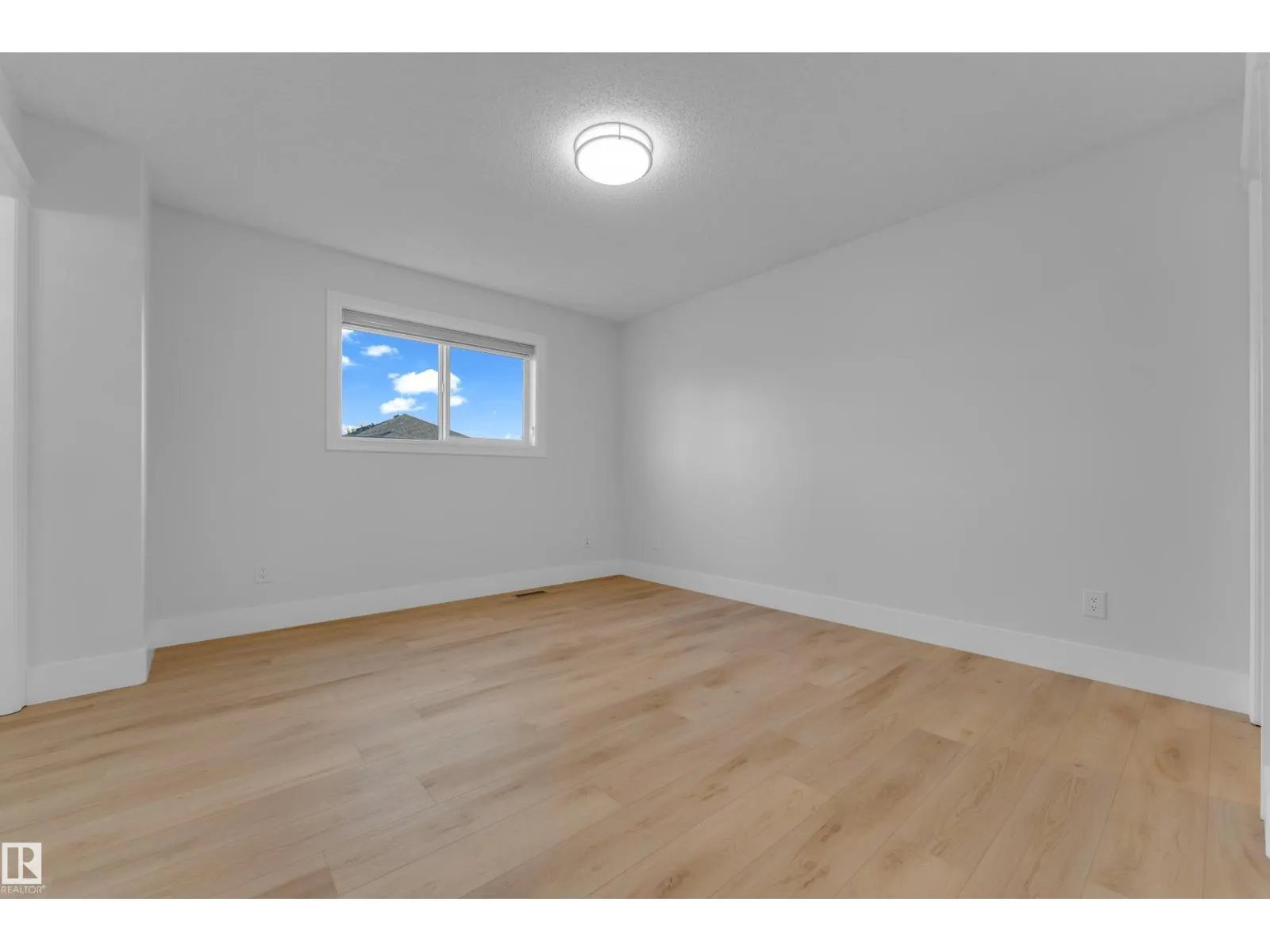 3003 25 AV NW