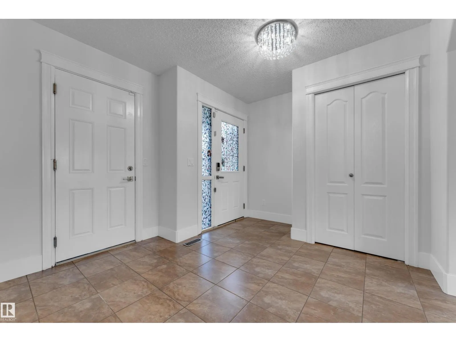 3003 25 AV NW