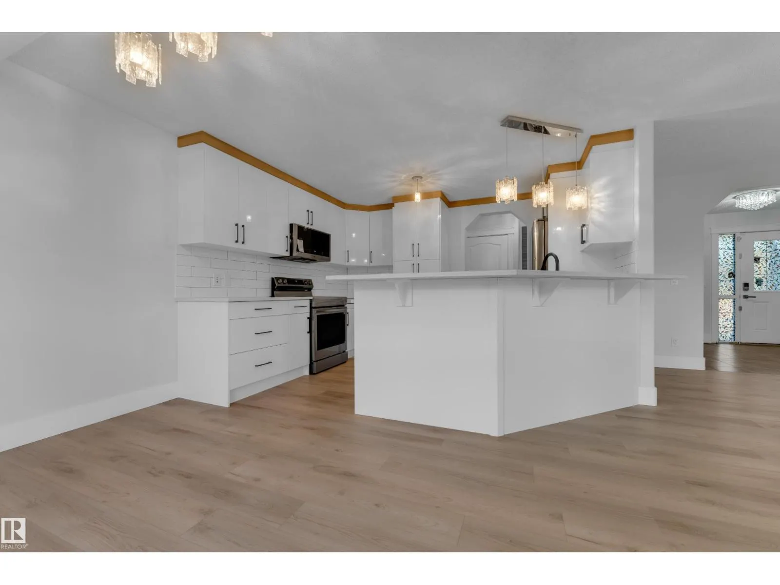 3003 25 AV NW