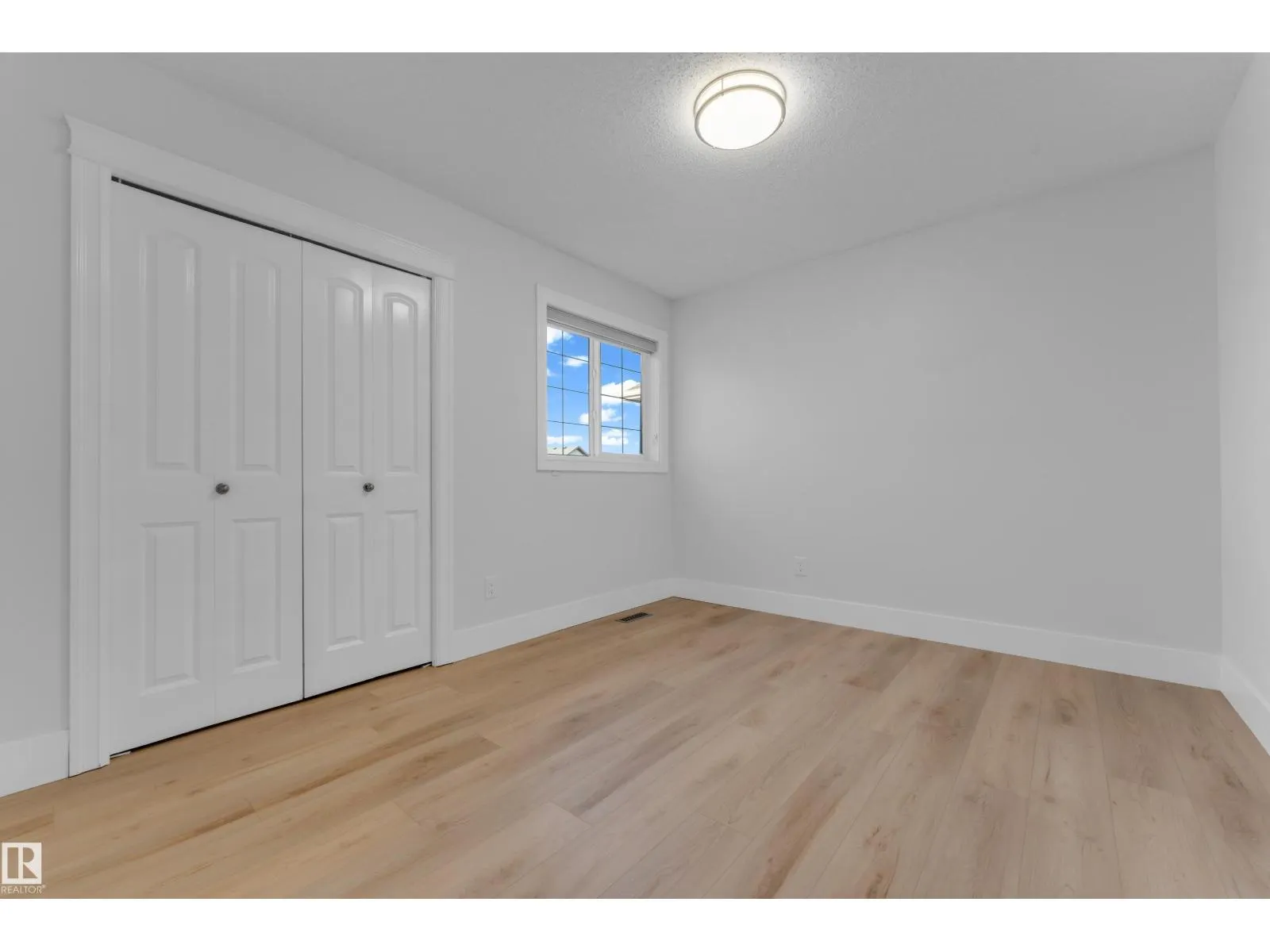 3003 25 AV NW