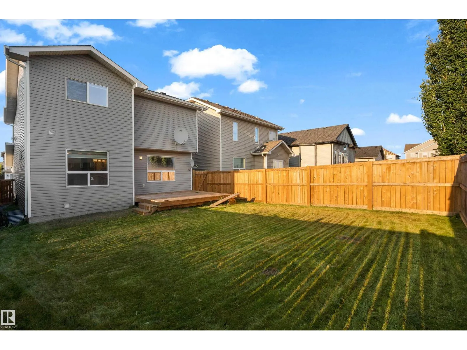 3003 25 AV NW