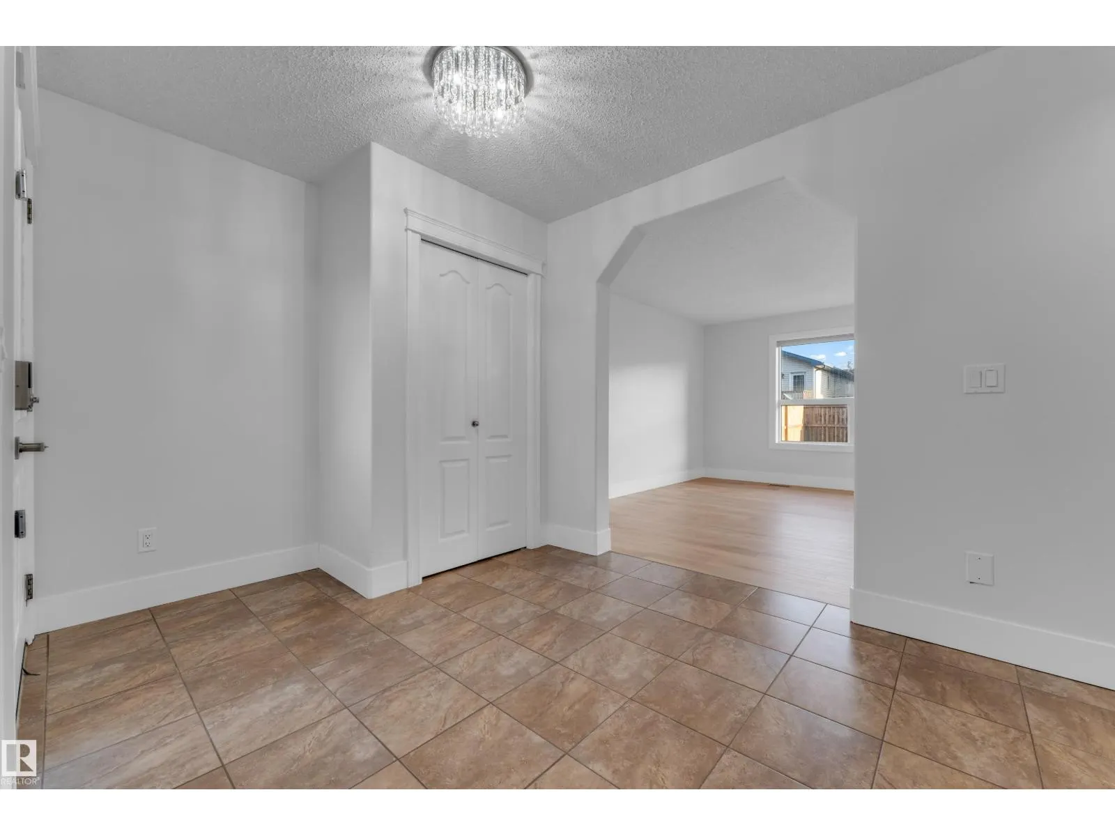 3003 25 AV NW