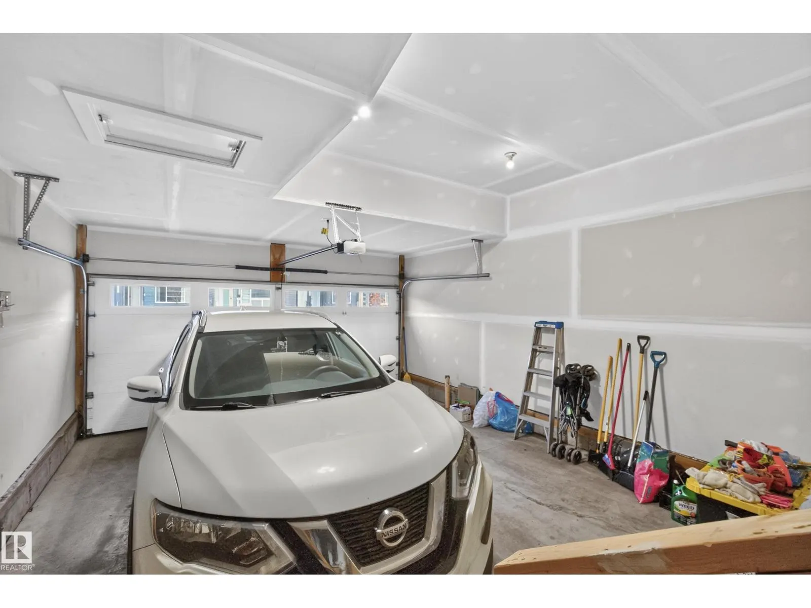 3536 6 AV SW SW