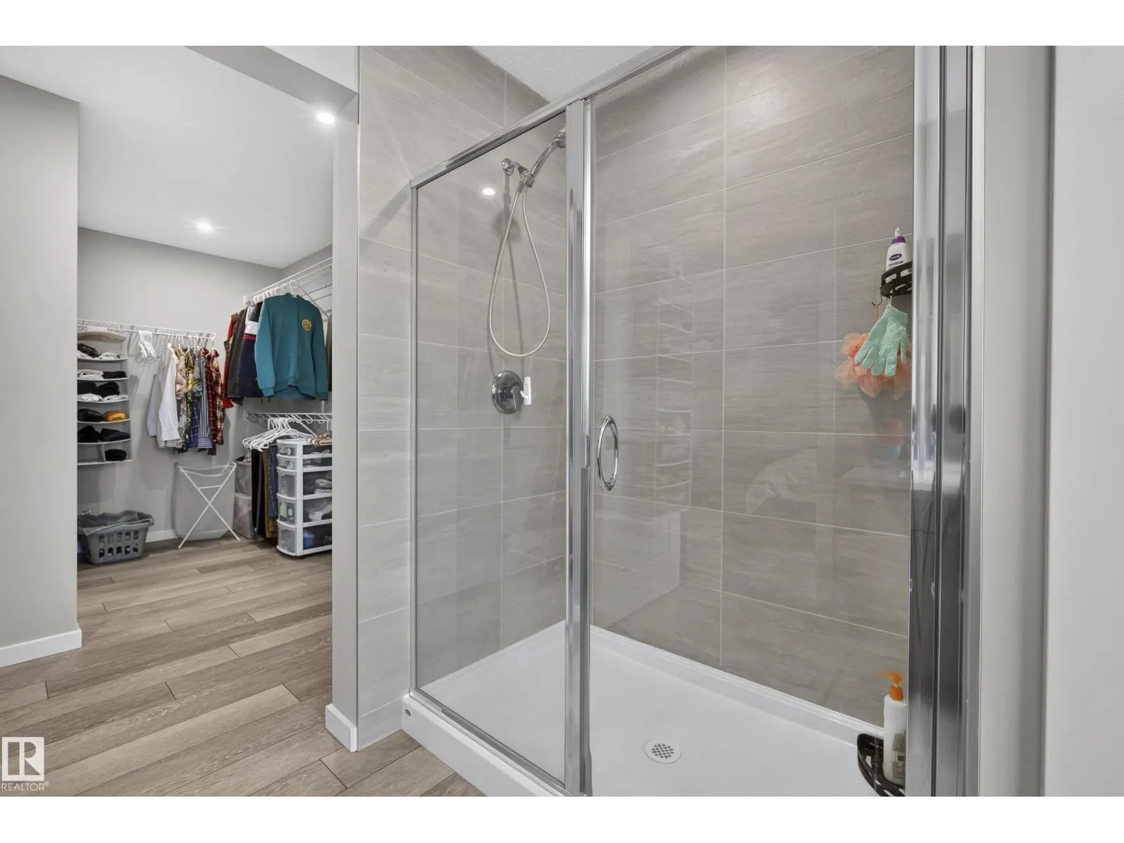 3536 6 AV SW SW