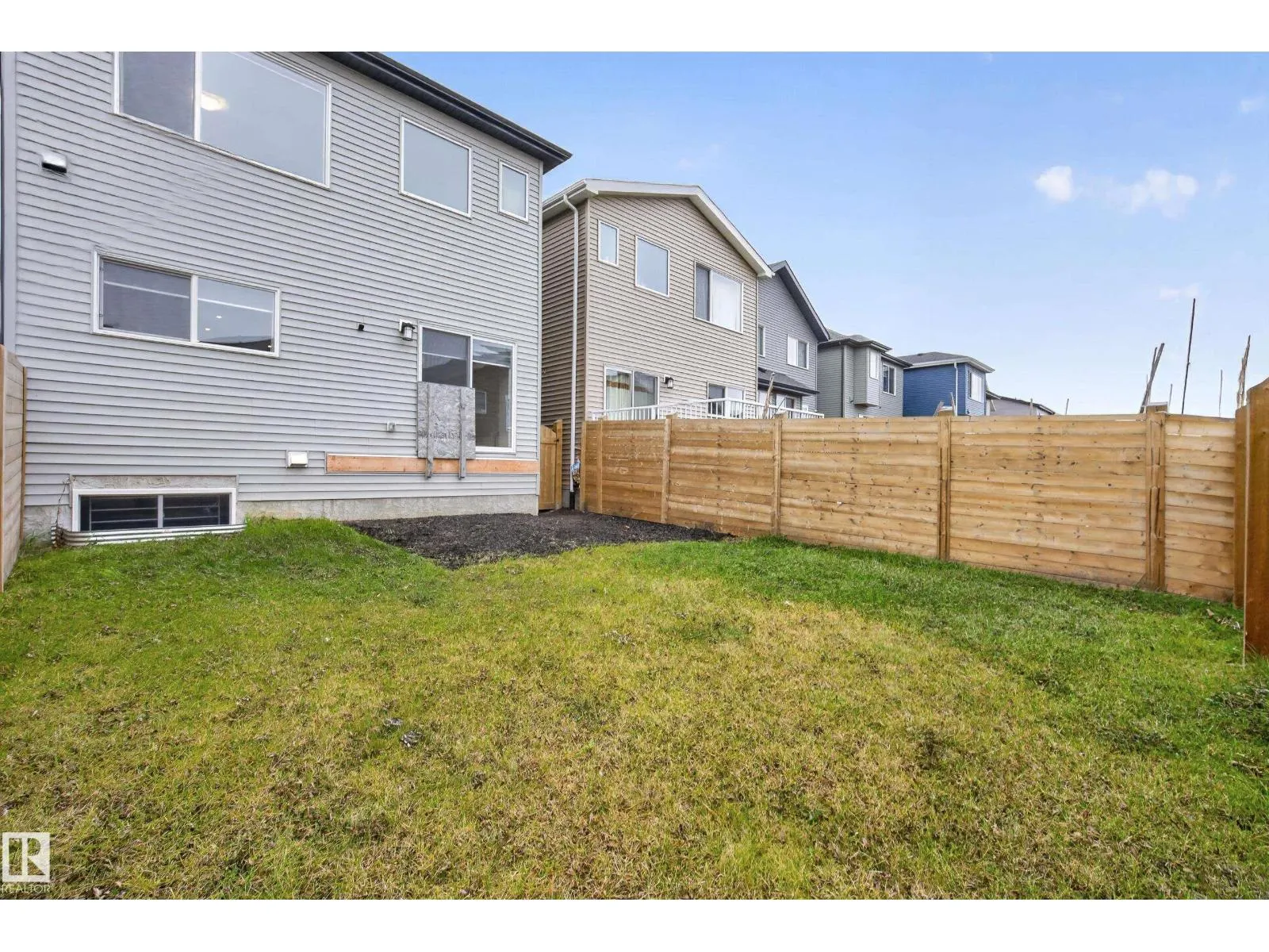3536 6 AV SW SW