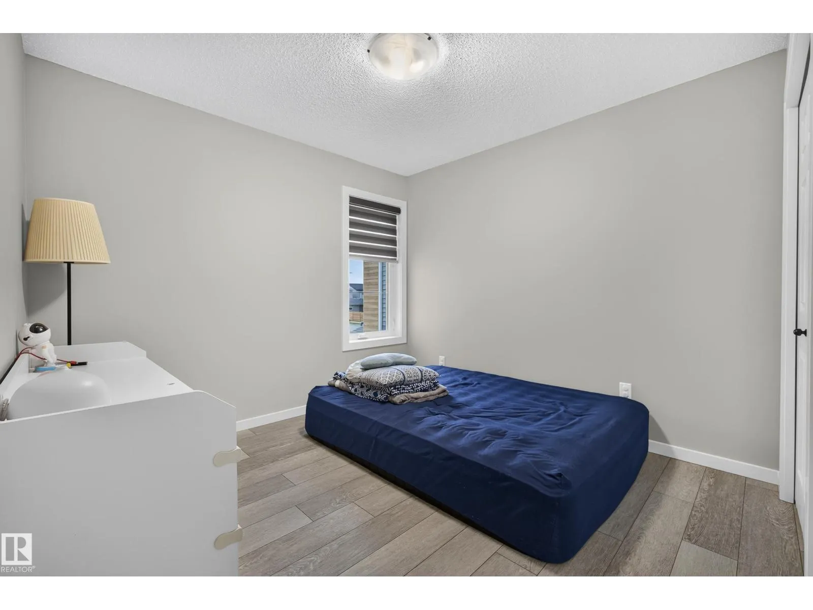 3536 6 AV SW SW