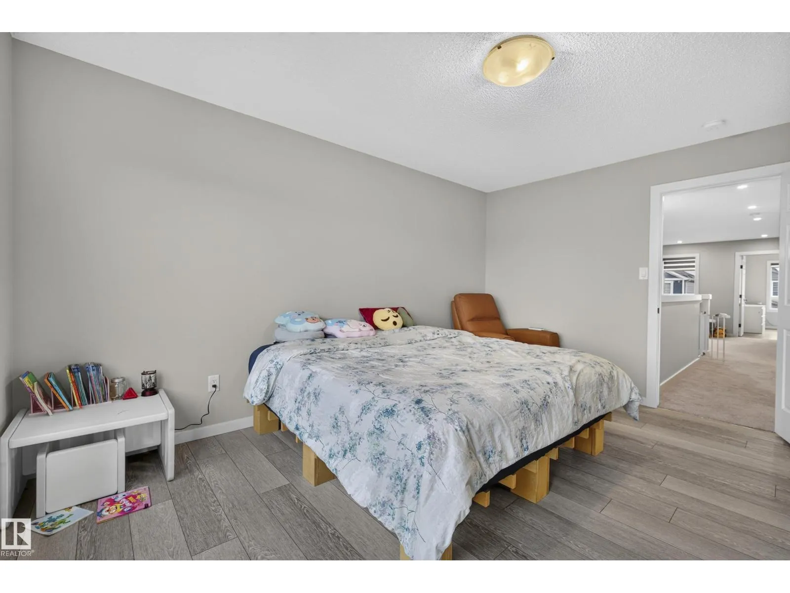 3536 6 AV SW SW