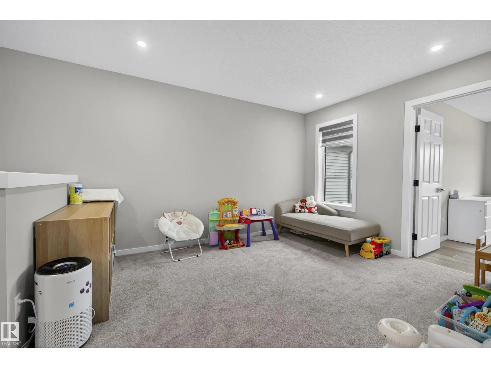 3536 6 AV SW SW
