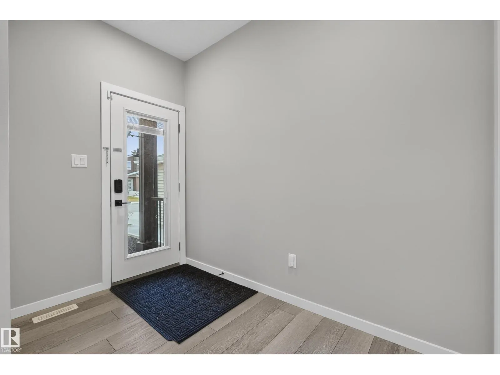 3536 6 AV SW SW