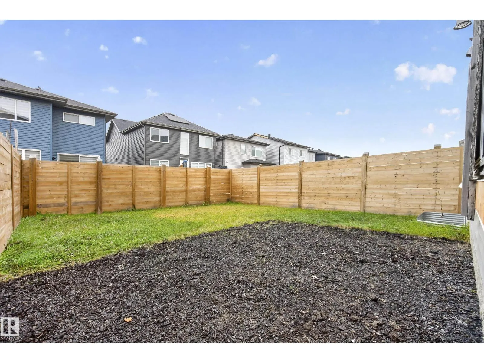 3536 6 AV SW SW
