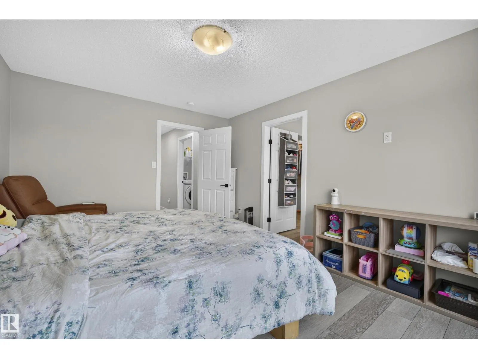 3536 6 AV SW SW