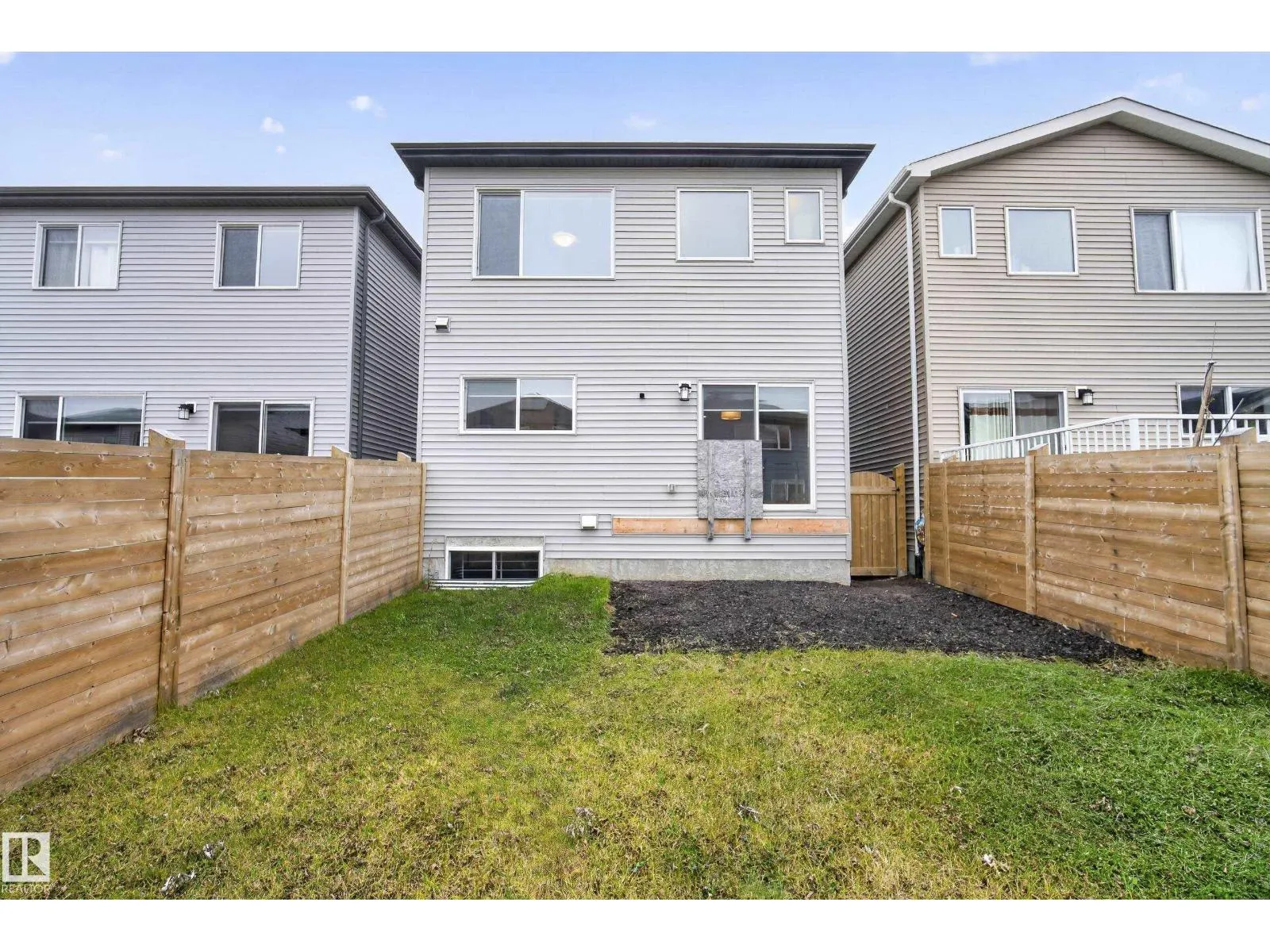 3536 6 AV SW SW