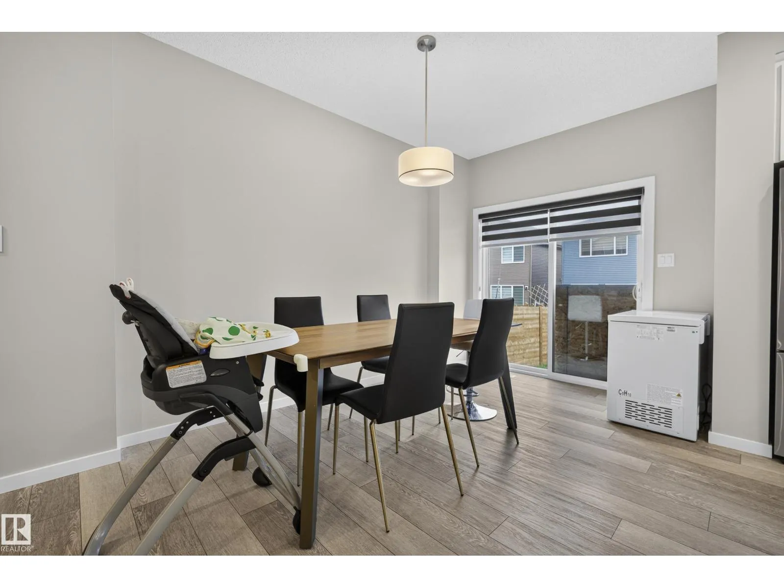 3536 6 AV SW SW