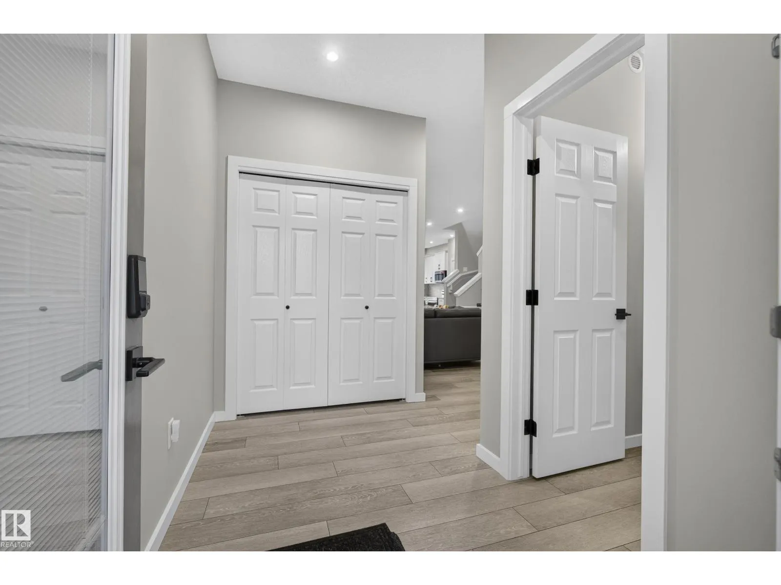 3536 6 AV SW SW