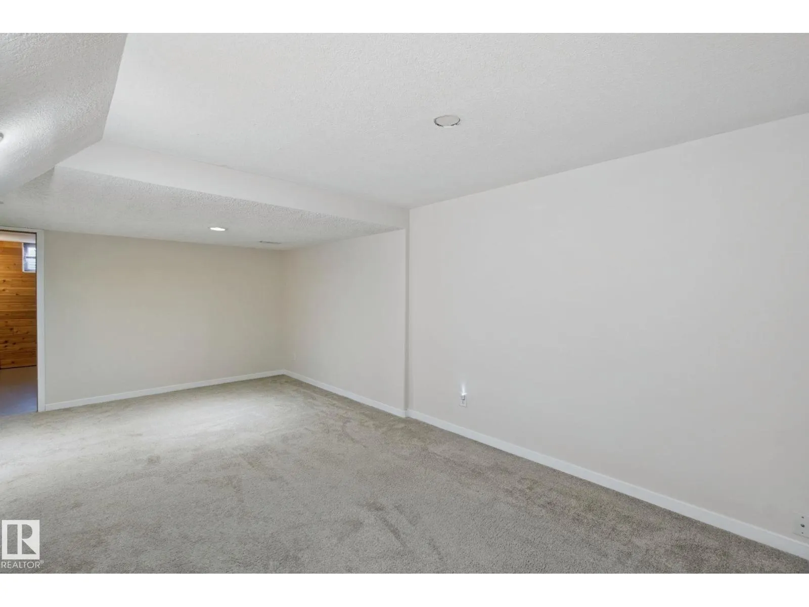 #11 4707 126 AV NW