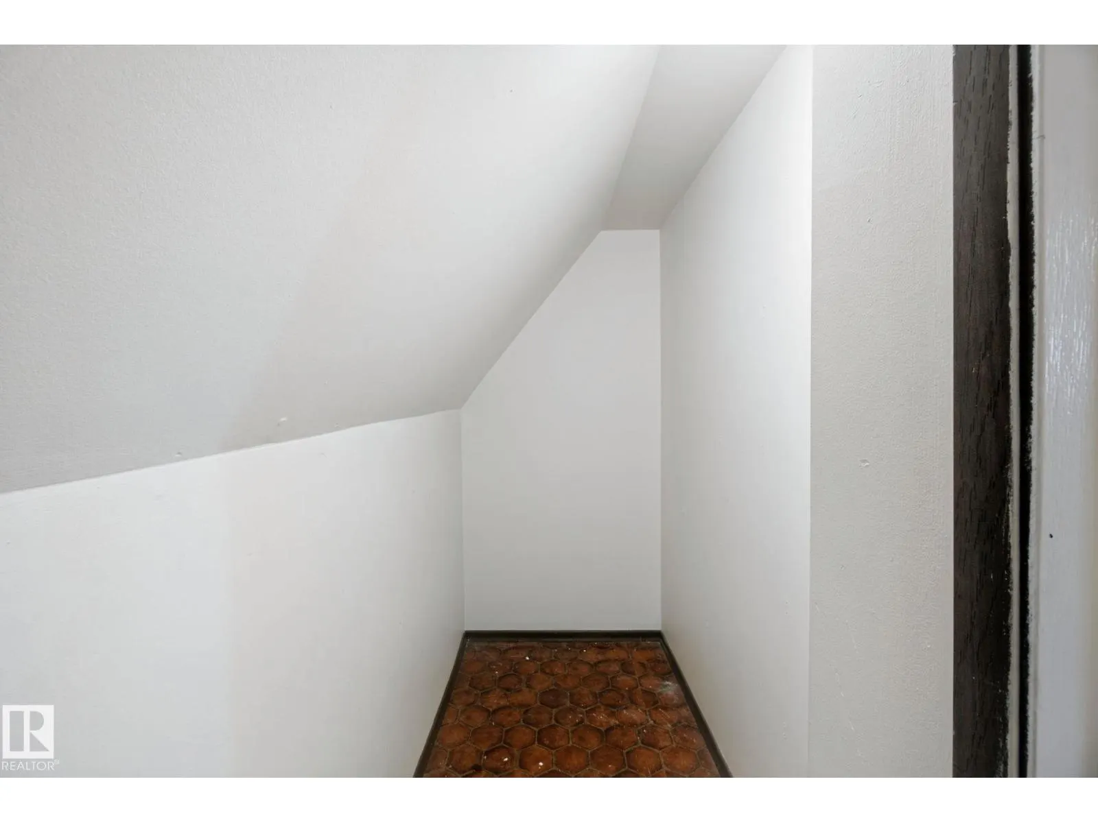 #11 4707 126 AV NW