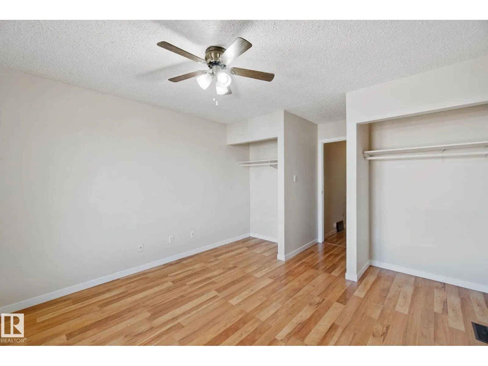 #11 4707 126 AV NW