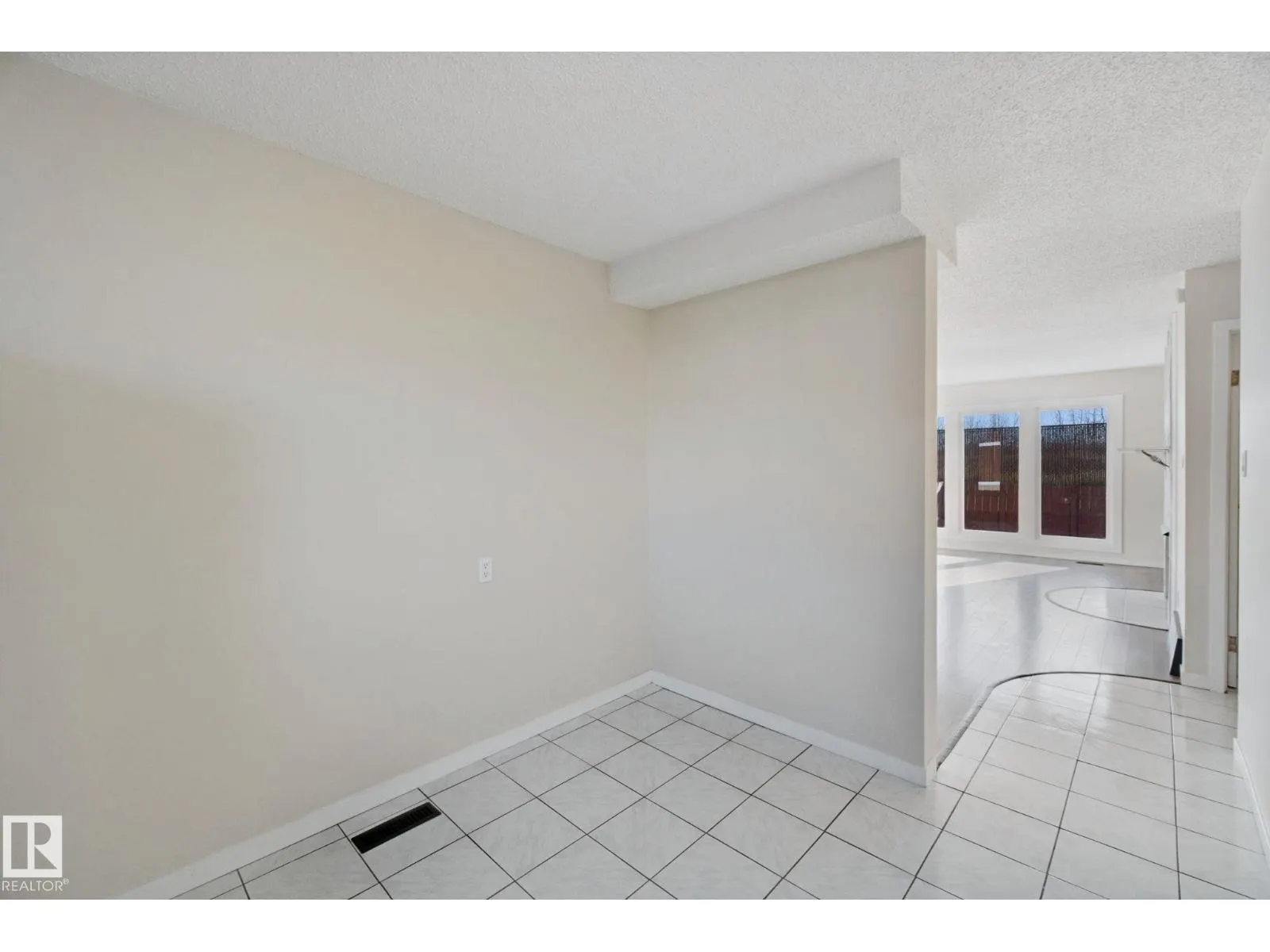 #11 4707 126 AV NW