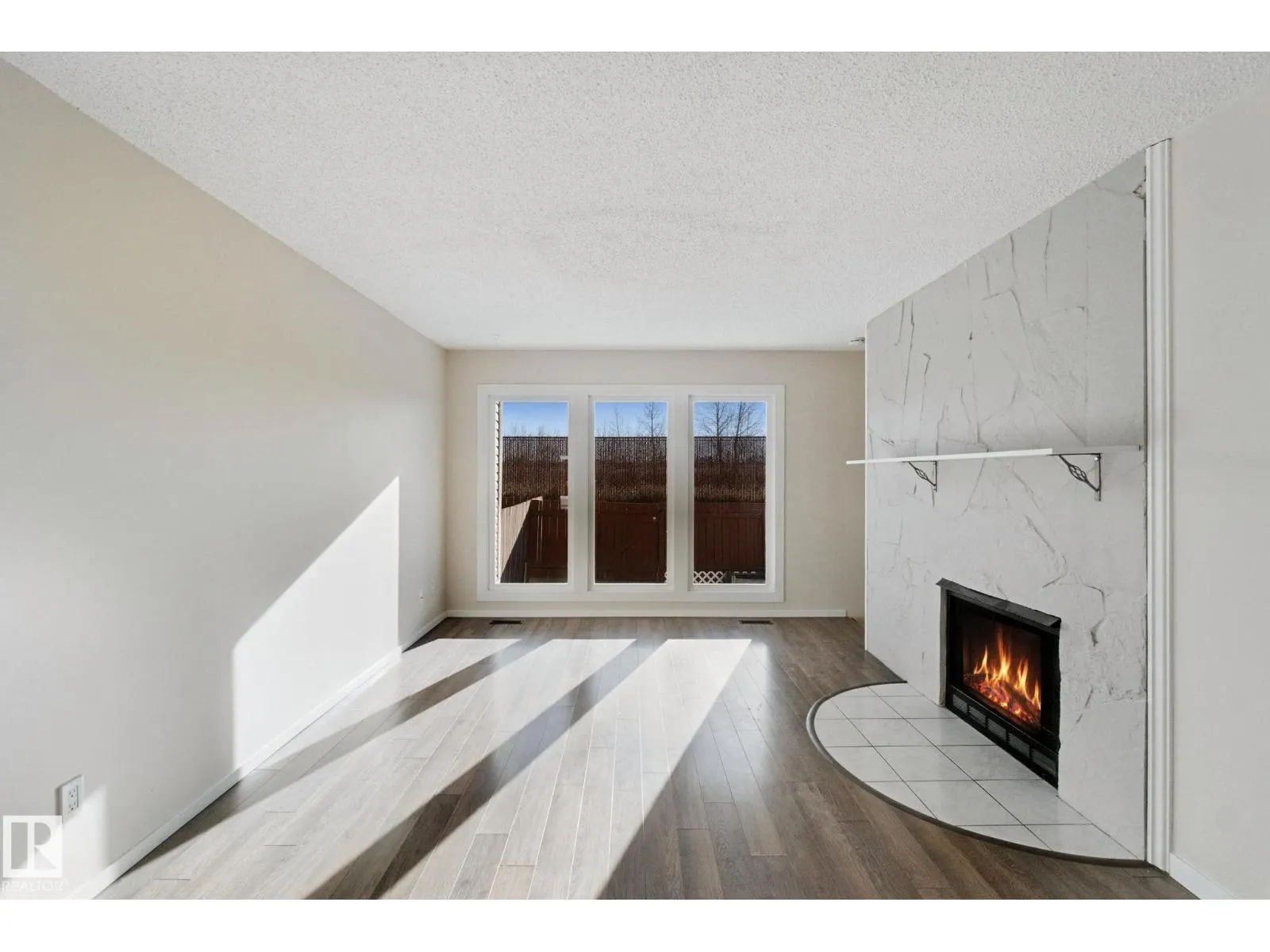 #11 4707 126 AV NW
