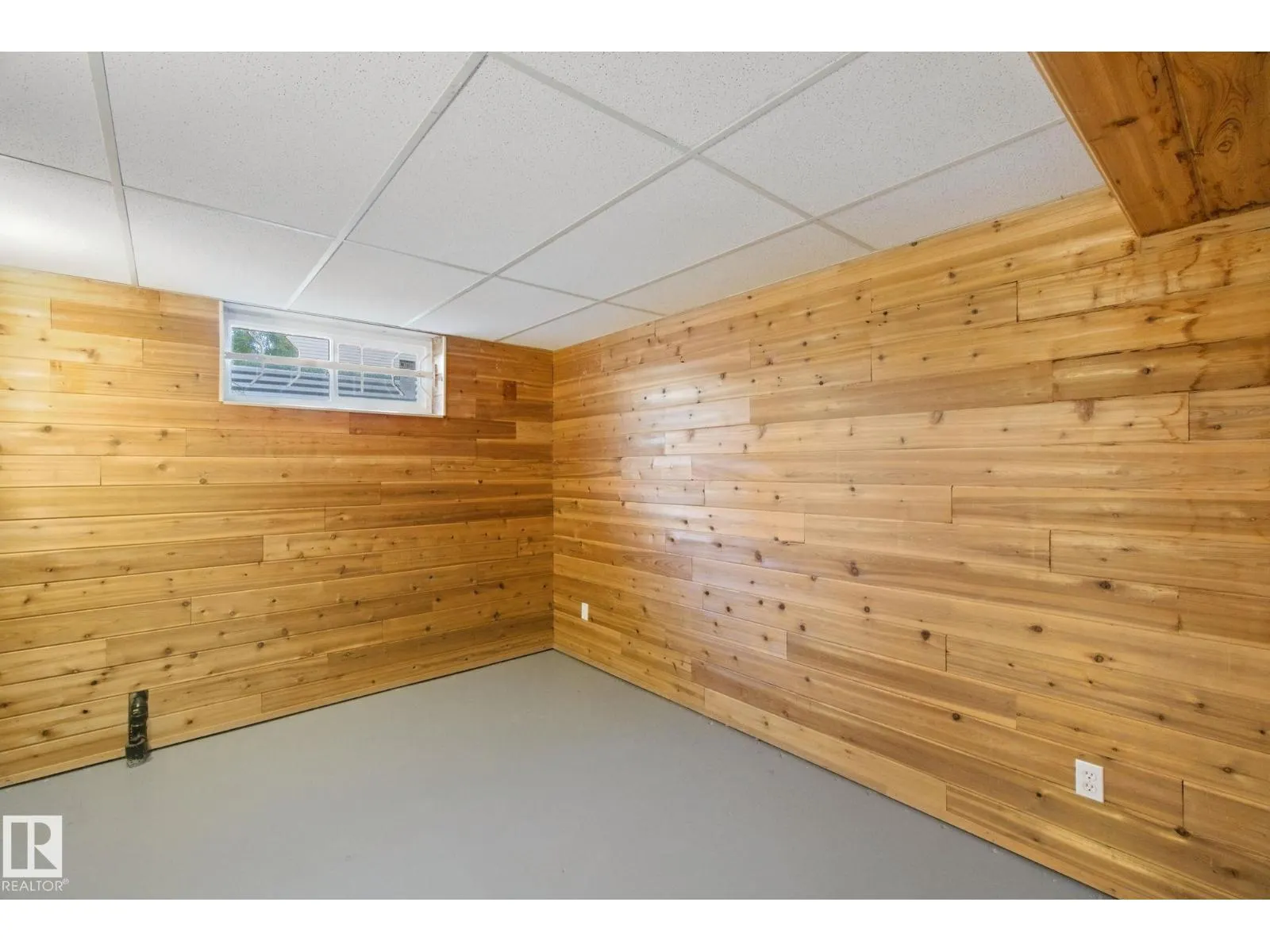 #11 4707 126 AV NW